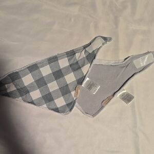 lila and jack Gray Checkered Bib Set